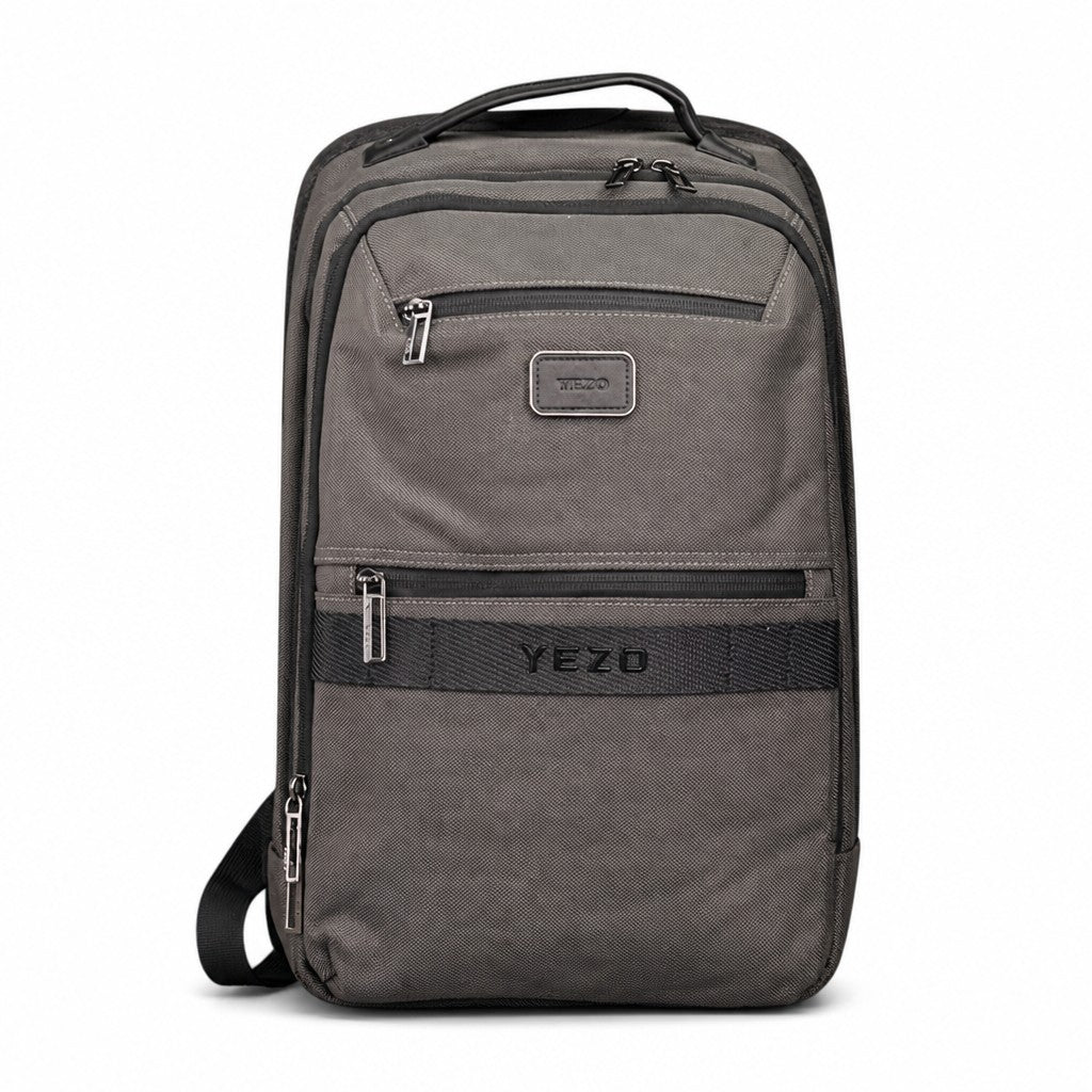 Morral ejecutivo MAYORISTASBAG YEZO AK71 en color gris oscuro con diseño moderno, múltiples bolsillos y cremalleras
