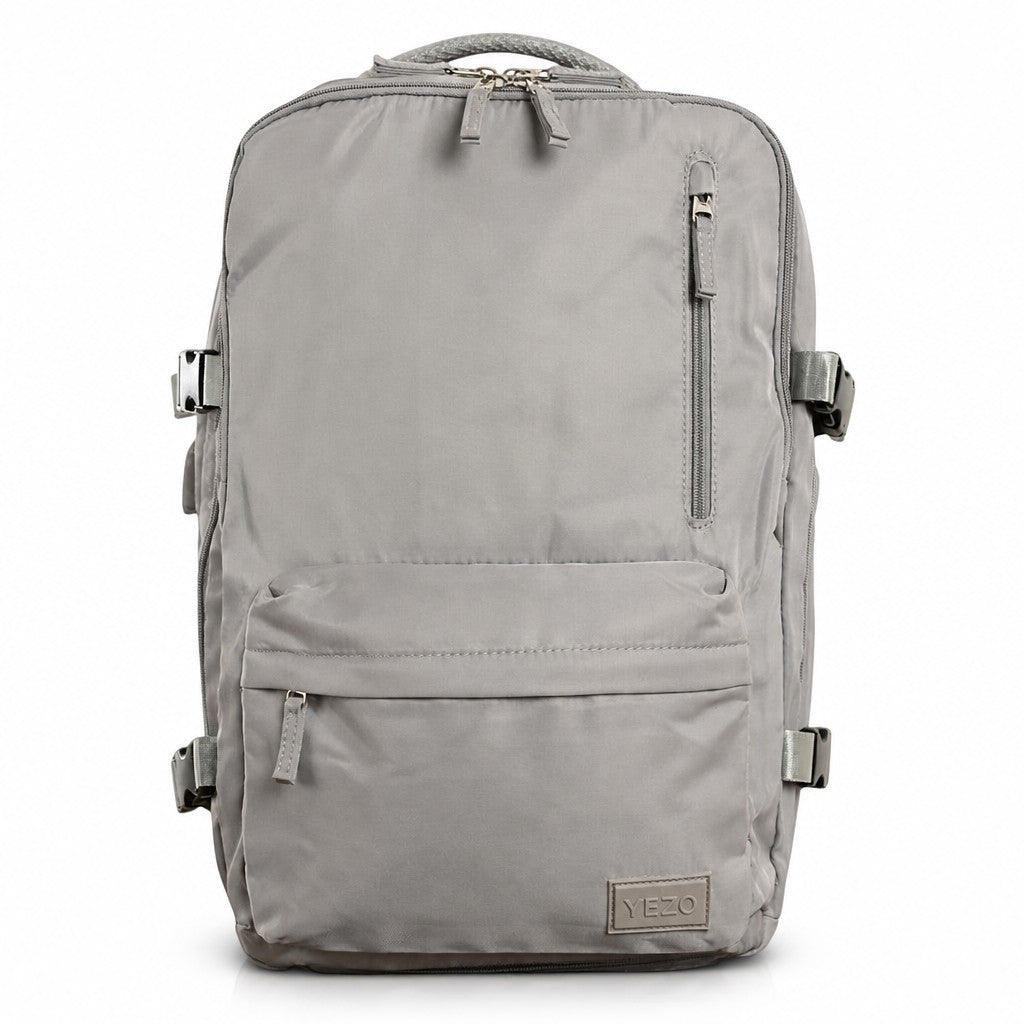 Morral YEZO 2211 gris de MAYORISTASBAG con compartimento para portátil, diseño ergonómico y resistente al impacto.