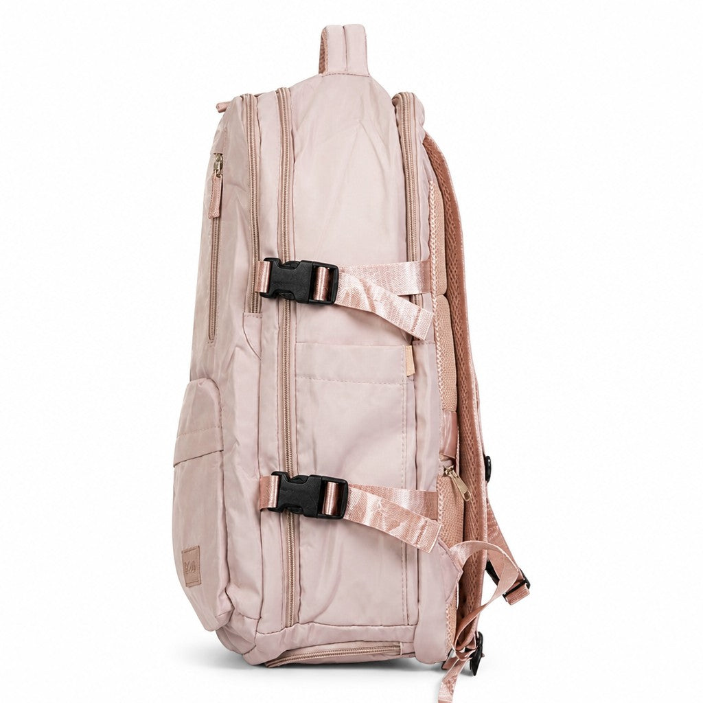 Vista lateral del morral MAYORISTASBAG YEZO 2211 en color rosa, con correas ajustables y diseño ergonómico resistente.