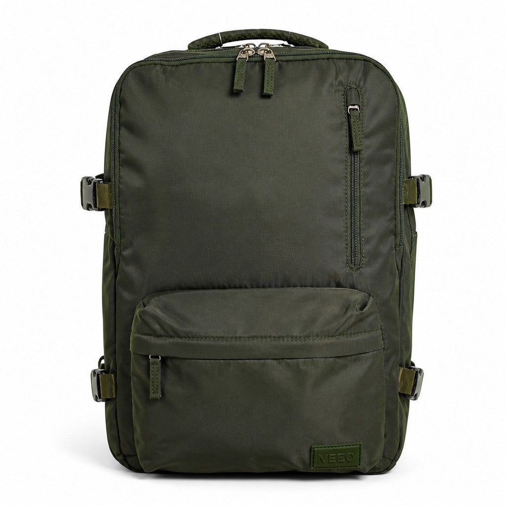 Morral YEZO 2211 de MAYORISTASBAG en color verde oliva con compartimento para portátil y diseño ergonómico resistente.